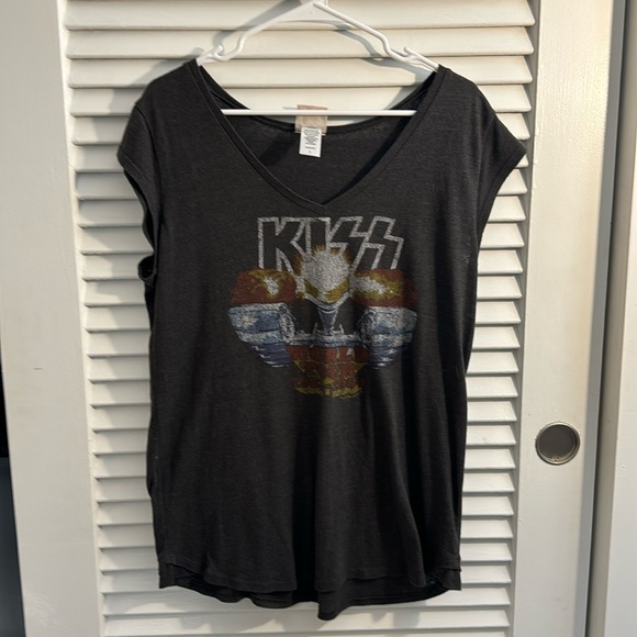 Junk Food Clothing Tops - Junk Food Kiss World Tour V-Neck Tee - Large